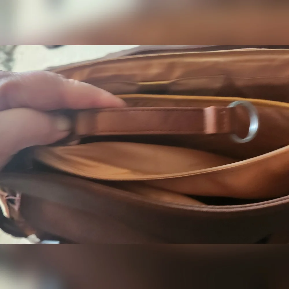 Piquadro fine leather Brown Laptop, business, messenger, bag. Rare find. - Picture 10 of 16